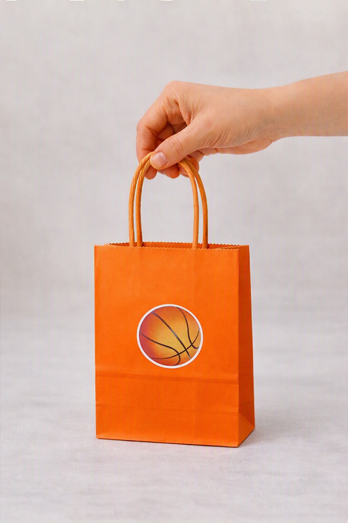 8 Adet Mini Basketbol Topu Desenli Büküm Saplı Mini Kraft Karton Çanta Hediyelik 15x11x6 cm